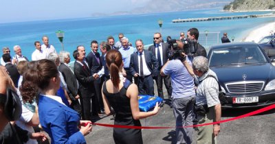 阿尔巴尼亚总理萨利·贝里沙与廖世明董事长一起,参加SASAJ水电站运行启动仪式剪彩